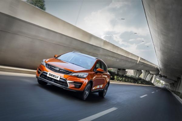 Geely привезла в Россию новый кроссовер